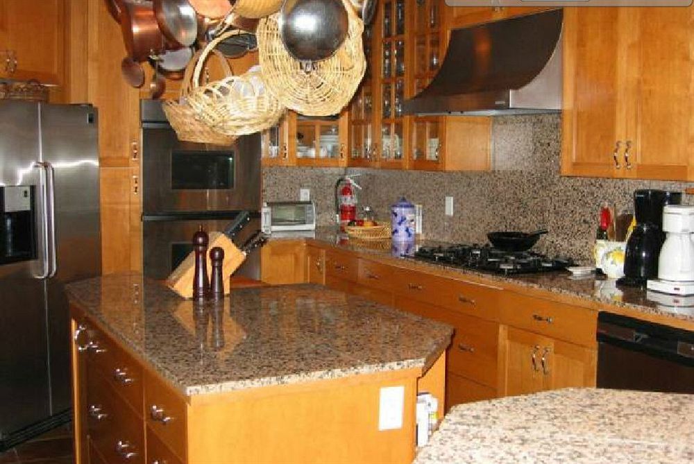 Inn At Clifftop Lane Bed And Breakfast Whistler Exterior foto